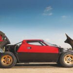 El Stratos dominó rallies y fue adaptado para Le Mans. Su diseño compacto, motor central y aerodinámica agresiva lo hicieron un coche icónico capaz de enfrentar las exigencias de resistencia, dejando huella en la historia de Lancia.