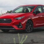 Apenas supera al Mazda3 en volumen, pero el Impreza añade un punto extra de versatilidad gracias a su planteamiento práctico. Ofrece hasta 56 pies cúbicos con los asientos abatidos y mantiene esa cifra en todas las versiones. Es una puerta de entrada asequible a la marca, con un equilibrio notable entre diversión, seguridad y espacio.