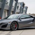 El NSX Type S reinterpretado por HRC representa la diversión híbrida llevada al extremo. Su arquitectura central y su sistema electrificado afinado para el rendimiento combinan brutalidad y sofisticación. Es un superdeportivo que grita competición, pero que también deja entrever la nostalgia por una era de combustión pura. Honda demuestra aquí que incluso en el mundo híbrido aún hay espacio para la emoción visceral.