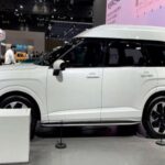 A diferencia del Palisade estándar, la versión High Roof aumenta el volumen interior verticalmente sin sacrificar la dinámica de conducción de un SUV. Esta estrategia responde a la creciente demanda de vehículos premium para transporte de personas, mejorando la postura de los ocupantes de segunda y tercera fila y ofreciendo una sensación de espacio significativamente superior, con un enfoque claro en comodidad para los pasajeros traseros.