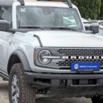 El Ford Bronco Badlands ha regresado con fuerza, siendo una de las opciones más populares en el mundo del off-road. Su sistema de tracción a las cuatro ruedas, combinado con los modos G.O.A.T. (Go Over Any Terrain), hace que pueda enfrentarse a cualquier tipo de terreno. Este SUV tiene un equilibrio perfecto entre durabilidad, confort y tecnología. Con su diseño robusto y capacidad para afrontar los desafíos más duros, el Bronco Badlands se ha ganado su lugar como uno de los mejores todoterrenos del mercado.