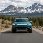 La Rivian R1T nació como la pickup eléctrica del aventurero moderno. Rápida, tecnológicamente avanzada y con una imagen aspiracional muy marcada. En el uso real, su autonomía cae rápido fuera del asfalto y su precio la aleja del usuario tradicional de camionetas. Es un producto brillante, pero más cercano a un objeto de deseo que a una herramienta cotidiana.