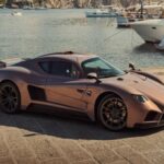 Desde la Toscana italiana, Mazzanti fabrica el Evantra, un supercoche artesanal que mezcla diseño italiano con un V8 Chevrolet. Su bajo peso y potencia lo colocan al nivel de marcas mucho más conocidas, pero su producción de apenas cinco unidades al año lo mantiene fuera del radar general.