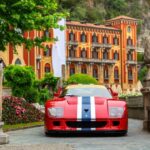 Lanzado en 1962, es el coche más codiciado de la historia. Su V12 atmosférico dominó la competición y hoy marca récords en subastas. Solo se fabricaron 36 unidades.