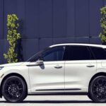 El Lincoln Corsair es un SUV compacto premium que destaca por su calidad de marcha y acabados de lujo, claramente superiores a los del modelo de Ford del que deriva. En unidades certificadas usadas, es posible acceder a financiación del 4,49 % APR hasta 48 meses, una cifra competitiva para su segmento.