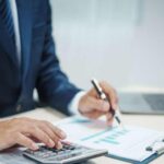 Antes de circular, el seguro es obligatorio. En autos usados influyen factores como el valor real del vehículo, su historial y el tipo de título. Algunos modelos pueden requerir coberturas especiales o inspecciones previas, por lo que conviene comparar opciones con cuidado.