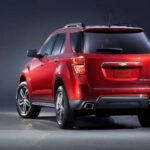 El Chevrolet Equinox 2016 sorprende con su fiabilidad destacada, obteniendo una calificación de 90/100 en JD Power. Este SUV se posiciona entre los más confiables de su segmento y ha demostrado ser una excelente opción para quienes buscan un vehículo duradero. Con una vida útil promedio de 217,400 km (aproximadamente 9 años), el Equinox es una opción práctica para quienes necesitan un SUV para viajes largos y familiares. Además, tiene un 9.6% de probabilidades de superar los 321,000 km, lo que habla de su durabilidad.