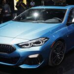 Un compacto de lujo que combina deportividad y confort. El M240i con motor seis cilindros ofrece 335 CV y manejo ágil gracias a su distribución 50/50 de peso. El interior es moderno, con el sistema iDrive, integración para smartphones y asientos deportivos, mientras que el maletero de 13.8 pies cúbicos mantiene la practicidad.
