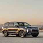 El Grupo Hyundai, con sus marcas Kia y Genesis, ha ejecutado una transformación sin igual en la historia moderna del automovilismo. Anteriormente conocida por su fiabilidad asequible, ahora lidera la carga en tecnología de plataformas E-GMP y produce algunos de los vehículos eléctricos (EV) más rápidos y eficientes del mercado. Gracias a su agilidad corporativa, su inversión en diseño y tecnología, y su enfoque en la sostenibilidad, Hyundai ha superado a varios rivales de lujo establecidos. Con el respaldo de gobiernos y una cadena de suministro robusta, Hyundai está preparada para sobrevivir más allá de 2030 con un portafolio innovador.