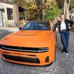 El Charger Sixpack combina potencia y practicidad. Con motor de 6 cilindros de 420 o 550 CV y tracción integral, ofrece la experiencia clásica de un muscle car sin sacrificar espacio interior ni comodidad. Su hermana eléctrica, la Charger Daytona EV, también impresiona con 670 CV, demostrando que Dodge domina tanto la tradición como la innovación.