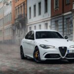 Un sedán que se siente como un deportivo. V6 biturbo, dirección precisa y diseño italiano cargado de emoción. Un Giulia descapotable elevaría su dramatismo y permitiría disfrutar su sonido y carácter sin filtros.