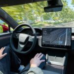 Fuentes del sector indican que Tesla podría introducir en 2026 unidades del Model Y fabricadas en Estados Unidos. Hasta ahora, el mercado coreano ha dependido de Model Y producidos en China, más eficientes en logística. Pero el FSD está optimizado principalmente para vehículos estadounidenses. Este giro sugiere que Tesla prepara al Model Y para convertirse en el vehículo que masifique la autonomía supervisada.