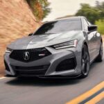 El Acura TLX combina diseño deportivo, fiabilidad y buen valor de reventa, a menudo con precios inferiores a los de sus rivales directos europeos. Es una berlina atractiva para quien busca imagen y durabilidad. Algunos distribuidores ofrecen financiación del 0,99 % APR con plazos de hasta 36 meses.