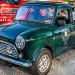 El Mini es uno de los grandes iconos británicos, pero pocos recuerdan que también existió en versión pickup. Fabricado en los años 60, el Austin Mini Pickup estaba orientado a pequeños comerciantes y profesionales.

Se produjeron unas 58.000 unidades, muchas de las cuales llevaron una vida dura y no sobrevivieron. Hoy es extremadamente raro, especialmente fuera del Reino Unido, y su simple existencia sigue resultando tan curiosa como encantadora.