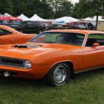 Un enorme Hemi en una carrocería compacta definió al Barracuda más radical. Era caro y exigente de conducir, por lo que se vendieron muy pocos. Los ejemplares correctos superan con facilidad los 2,5 millones de dólares y ofrecen una experiencia brutal al volante.