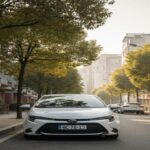 Simple, eficiente y casi indestructible. El Corolla es uno de los coches más longevos del mercado y una apuesta segura para quien busca llegar a la jubilación con el mismo vehículo. Su enfoque básico es precisamente su mayor fortaleza.