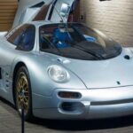 Este “unicornio” alemán de mediados de los 90 fue una pieza única impulsada por un V12 de Mercedes-Benz. Incluso incorporaba un periscopio en lugar de retrovisor. Años después, cuando apareció en una subasta, fue tratado más como una leyenda hecha realidad que como un simple coche.