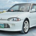 El Mitsubishi Mirage es uno de esos coches económicos que parece una buena opción al principio, pero en realidad deja mucho que desear. A pesar de su bajo costo de fabricación y mantenimiento, su calidad general es bastante deficiente. Desde el interior de baja gama hasta el motor débil, este subcompacto no es capaz de soportar un manejo exigente ni ofrece una experiencia de conducción satisfactoria. Si bien tiene un precio bajo, existen mejores opciones en el mercado que ofrecen un mejor valor por el mismo dinero.