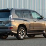 El Lexus GX 2018 es un SUV de lujo robusto y confiable, que obtuvo una calificación sobresaliente de 91/100 en fiabilidad por JD Power. Este modelo destaca no solo por su fiabilidad, sino también por su capacidad off-road y su lujo. Con una calificación de fiabilidad de 8.4/10 en iSeeCars, el GX 2018 es una opción top para quienes buscan un vehículo de lujo con capacidad de enfrentar terrenos difíciles. Este SUV también ha mostrado una tasa de quejas mínima, lo que resalta aún más su confiabilidad.