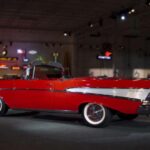 La segunda generación del Bel Air, apodada “Hot One”, introdujo por primera vez aletas traseras y una parrilla frontal inspirada en Ferrari. Con motores V8 de 4,3 y 4,6 litros, el Bel Air combinaba potencia y estilo audaz, marcando un antes y un después en los Chevrolet.