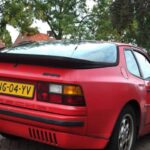 El 944 es una puerta asequible al mundo Porsche, con distribución de peso casi perfecta y conducción refinada. Con precios entre $8,000 y $14,000, ofrece rendimiento y practicidad en un paquete atractivo. Su reputación y creciente interés en la marca lo hacen una compra inteligente.