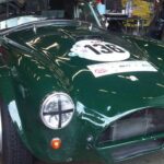 Shelby fundó Shelby American en 1962 y lanzó el Mark I, con 75 Cobras 260 ci y 51 unidades con motor 289 ci. Ajustes en frenos y combustible optimizaron su rendimiento, y su presentación en el New York Auto Show de 1962 captó la atención de la prensa y competidores. El Mark I demostró ser tan veloz como atractivo, estableciendo un estándar para los siguientes modelos.