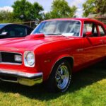 El legendario GTO perdió su magia en los 70. El modelo de 1974 basado en la plataforma Ventura X-body montaba un motor L76 de 350 ci con 200 hp y 295 lb-ft de torque. Su aceleración de 0 a 60 mph era de 9,4 segundos y la velocidad máxima de 84 mph. Para muchos coleccionistas, este GTO no era más que un Chevy Nova glorificado, con potencia decepcionante y diseño mediocre.