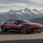 El SUV de Ferrari alcanza los 400.000 con un V12 atmosférico que desafía la lógica del segmento. Acelera y gira como un deportivo, pero admite equipaje de golf. Las listas de espera se cuentan en años mientras los rivales intentan alcanzarlo. Es práctico para su clase y, cuando canta, recuerda que sigue siendo un Ferrari.