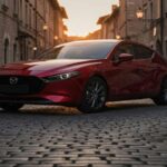 La Mazda3 es un coche que destaca por su calidad de construcción y su manejo ágil. Si bien su precio no es el más bajo de la categoría, su calidad de conducción y sus detalles refinados lo hacen destacar en el segmento de coches asequibles. Ofrece un diseño atractivo, un interior bien cuidado y una sensación de manejo que supera a muchos de sus competidores. En 2026, sigue siendo una de las mejores opciones para quienes buscan un coche que combine eficiencia con un manejo entretenido y elegante.
