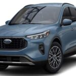 El Ford Escape Hybrid es uno de los SUV más populares de su segmento, y aunque su producción se suspenderá después del modelo 2026, su legado perdura. Con un 6.3% de propietarios conservando el vehículo por más de 15 años, este SUV compacto ha ganado la preferencia por su gran eficiencia de combustible y espacioso asiento trasero. Su fiabilidad y el compromiso de Ford con la tecnología híbrida han sido factores clave para que los conductores mantengan su Escape durante tantos años. Además, su precio competitivo y las características prácticas lo hacen ideal para quienes buscan un SUV económico y confiable.