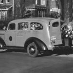 El Suburban de 1935 fue un vehículo inteligente para la época, pensado para trasladar pasajeros y carga desde la puerta de su casa hasta la estación de tren. Con capacidad para ocho personas, se convirtió en la línea más longeva de la historia automovilística.