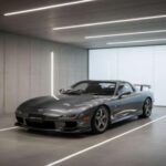 El RX-7 FD Spirit R, con motor rotativo y altas revoluciones, sigue fascinando. Su chasis ligero y ágil, combinado con la rareza de unidades supervivientes, lo ha convertido en uno de los favoritos en las subastas de coches importados.