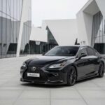 La versión Black Line ya nace con una estética más oscura y sofisticada. Modellista no la revoluciona, pero sí la termina de definir. El contraste entre confort absoluto y pequeños detalles agresivos genera una tensión interesante. Es un coche para quien valora lo conocido, pero quiere susurrar algo más audaz sin renunciar a la comodidad.