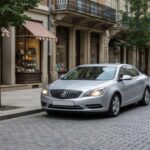 Demasiado silencioso para su propio bien, el Verano terminó siendo ignorado por casi todos. Sin embargo, esa calma se siente reconfortante al volante, ofreciendo un confort discreto y una conducción pausada que se aprecia con el tiempo.