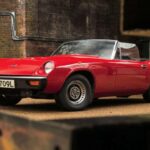 El Jensen-Healey fue, probablemente, el mayor éxito comercial de Towns. Partiendo de un diseño inicial de Hugo Poole, Towns le dio una apariencia más baja y contemporánea, adaptándolo además a las estrictas normativas de seguridad estadounidenses.

Pese a un prometedor inicio, los problemas de fiabilidad del motor Lotus dañaron su reputación. Aun así, sigue siendo uno de los roadsters británicos más reconocibles de la década.