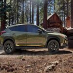 Precio base: 26.995 dólares

El Crosstrek mantiene la reputación de Subaru en seguridad y durabilidad. La NHTSA otorga cinco estrellas a la versión híbrida, mientras que el IIHS lo califica con notas altas en casi todas las categorías.

Su tracción total de serie y su enfoque práctico lo convierten en una opción muy equilibrada.