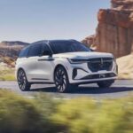 Intenta posicionarse como premium, pero la experiencia de conducción es plana y el sistema multimedia queda atrás frente a la competencia. Con precios similares, el Lexus RX ofrece mayor refinamiento y una reputación mucho más sólida.