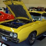 El Ford Talladega 1969 fue creado para NASCAR, con carrocería optimizada y un V8 429 Cobra Jet de 375 CV. Solo se fabricaron 1.138 unidades, pero muchos se venden por debajo de los 60.000 dólares. Su fuerte vínculo con la competición y su escasez contrastan con un mercado que aún no lo valora como a otros homologados más llamativos.