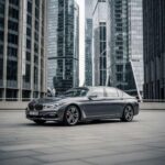 El BMW 7 Series se destaca como una berlina de lujo cargada de tecnología y confort. Consumer Reports clasifica a la serie 7 como confiable para el uso diario. Sin embargo, algunas historias de reparaciones frecuentes y fallos tecnológicos menores han levantado dudas sobre su fiabilidad a largo plazo. Aunque es una opción grandiosa, algunos propietarios han mencionado problemas de fiabilidad en sus versiones más nuevas.