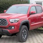 La marca utiliza materiales pensados para resistir el paso del tiempo. Vehículos como la Tacoma destacan por su robustez incluso en condiciones exigentes.