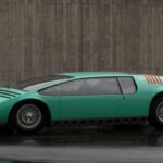 El Manta fue la carta de presentación de Giorgetto Giugiaro tras fundar ItalDesign. Basado en un chasis Bizzarrini P538, su silueta ultrabaja y su habitáculo adelantado rompieron con todo lo conocido. Influyó directamente en el diseño de los superdeportivos de motor central que dominarían los años 70.