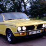 Este compacto ejecutivo británico parecía un coche de oficina más, pero fue el primero de producción en montar un motor de cuatro válvulas por cilindro. Con 127 CV y un peso contenido, el Dolomite Sprint ofrecía prestaciones muy serias con una imagen completamente anodina.