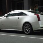 Sedán con alma de muscle car. Motor V8 LS6 o LS2 con más de 400 CV y cambio manual opcional. Pesado, pero extremadamente rápido por el precio. Un auténtico sleeper americano.