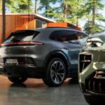El Porsche Cayenne Eléctrico 2026 será uno de los SUV más caros y deseados del mercado, con un precio base de $111,350. Con versiones que alcanzan hasta 1,139 caballos de fuerza, este SUV de lujo no solo es rápido, sino también altamente eficiente. La versión Turbo será capaz de acelerar de 0 a 60 mph en solo 2.4 segundos. Además, contará con un sistema de aerodinámica activa para mejorar su autonomía. Con una pantalla de infoentretenimiento de 12.3 pulgadas y una opción de pantalla adicional de 14.9 pulgadas para los pasajeros, el Cayenne eléctrico combinará lo mejor de la tecnología con el rendimiento deportivo característico de Porsche.