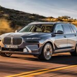 El BMW X7 es un gigante entre los SUV de lujo y sigue siendo una opción de primer nivel en el segmento de vehículos de gran lujo. Con 1,125 unidades vendidas en 2025, sus ventas han mostrado una ligera caída del 0,9%. Sin embargo, este modelo sigue siendo un referente en cuanto a lujo y rendimiento. El X7 se destaca por su gran tamaño (más de 5 metros de largo), lo que lo convierte en el vehículo perfecto para familias grandes o para quienes buscan un vehículo cómodo para viajes largos. Su motorización diésel, que permite una autonomía de más de 1,000 km por depósito, lo convierte en un vehículo ideal para quienes buscan tanto lujo como eficiencia en largos viajes.