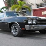 El LS6 colocó al Chevelle SS en la cima del músculo americano. Su potencia estaba disponible sin necesidad de llevar el motor al límite. El aumento de los seguros frenó muchas ventas, manteniendo baja la producción. Hoy, los coleccionistas buscan obsesivamente números coincidentes y documentación original. Los valores suelen rondar los 150.000 dólares.