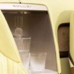 La iluminación ambiental por zonas con 126 colores seleccionables y los acabados en madera hechos a mano crean reacciones de asombro: “Esto es mejor que una casa”. Cada detalle está diseñado para impresionar, desde la comodidad hasta la interacción tecnológica, sin sacrificar elegancia ni tradición.