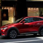 El Mazda CX-3 2019 es un crossover compacto que combina eficiencia de combustible y fiabilidad. Con una puntuación de confiabilidad de 83/100 y un consumo combinado de combustible de 31 MPG, este modelo ofrece una conducción cómoda y económica. Su diseño moderno y bien cuidado, junto con su alto puntaje en confiabilidad (4.7 sobre 5 en KBB), lo convierten en una opción atractiva para quienes buscan un SUV pequeño y eficiente. Con precios que oscilan entre los $13,000 y los $15,000, el CX-3 es una excelente opción para quienes buscan un SUV de calidad a un precio accesible.