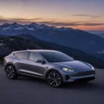 El Model Y se carga con facilidad y ofrece suficiente espacio para viajes familiares. Sin embargo, el piloto automático puede desviarse del carril, y la pintura muestra desgaste con lavados frecuentes. Su valor se mantiene, pero algunos propietarios sienten que el envejecimiento ocurre más rápido de lo anticipado.