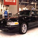 Basado en la plataforma Panther de Ford, el Marauder era un sedán grande con alma de muscle car. Con motor V8 Modular de 4,6 litros y 300 CV, suspensión mejorada y frenos más grandes, ofrecía aceleración digna de un Mustang en un paquete discreto. Actualmente se puede conseguir por alrededor de 20.000 dólares, un verdadero sleeper americano con prestaciones sorprendentes.